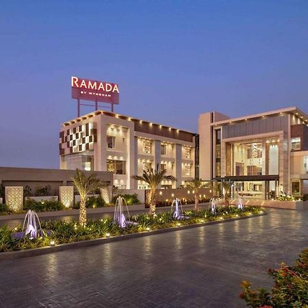 Hotel Ramada By Wyndham Gandhidham Shinay Exterior foto