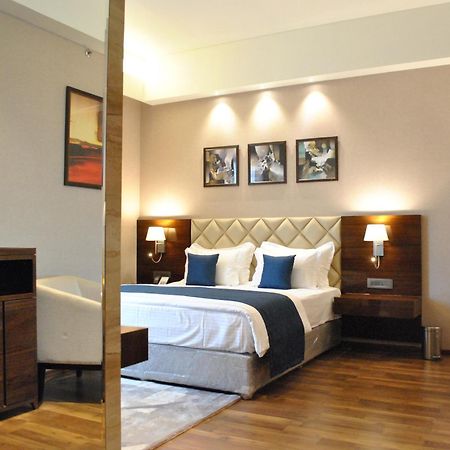 Hotel Ramada By Wyndham Gandhidham Shinay Exterior foto