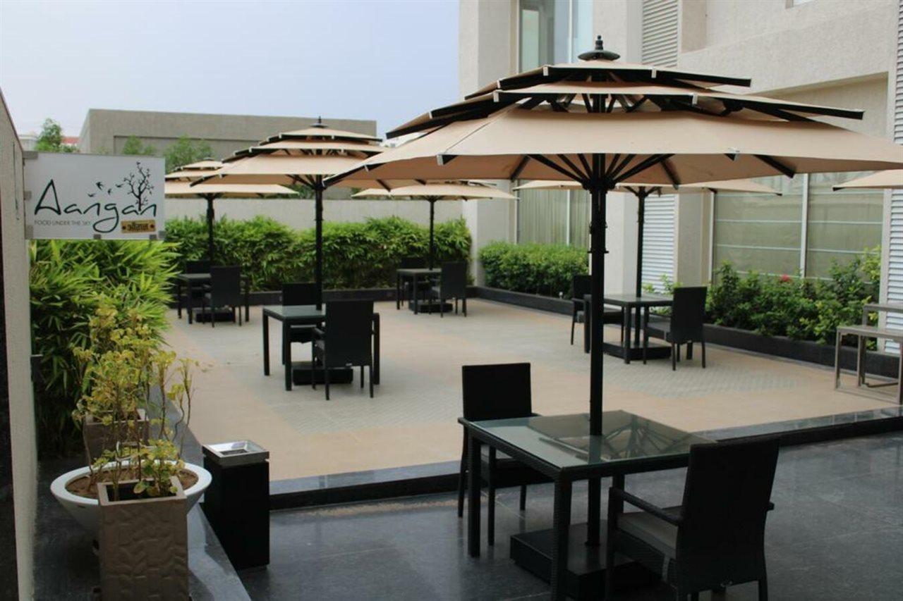 Hotel Ramada By Wyndham Gandhidham Shinay Exterior foto