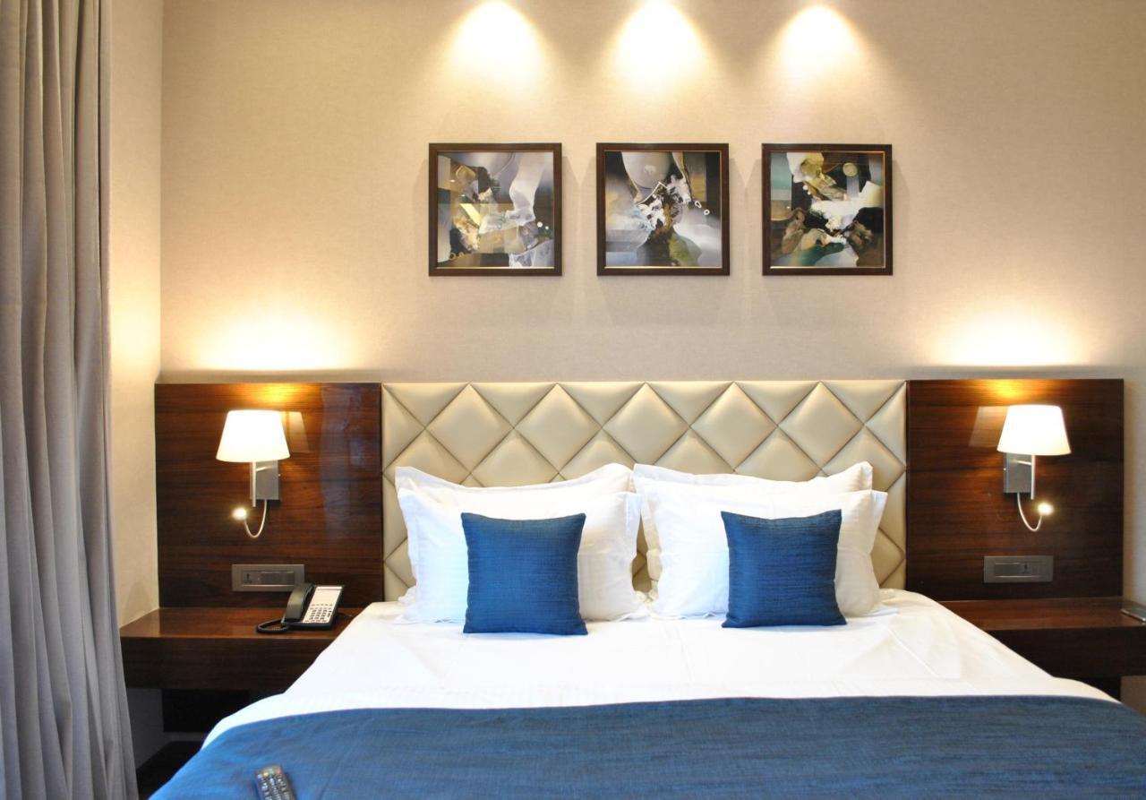 Hotel Ramada By Wyndham Gandhidham Shinay Exterior foto