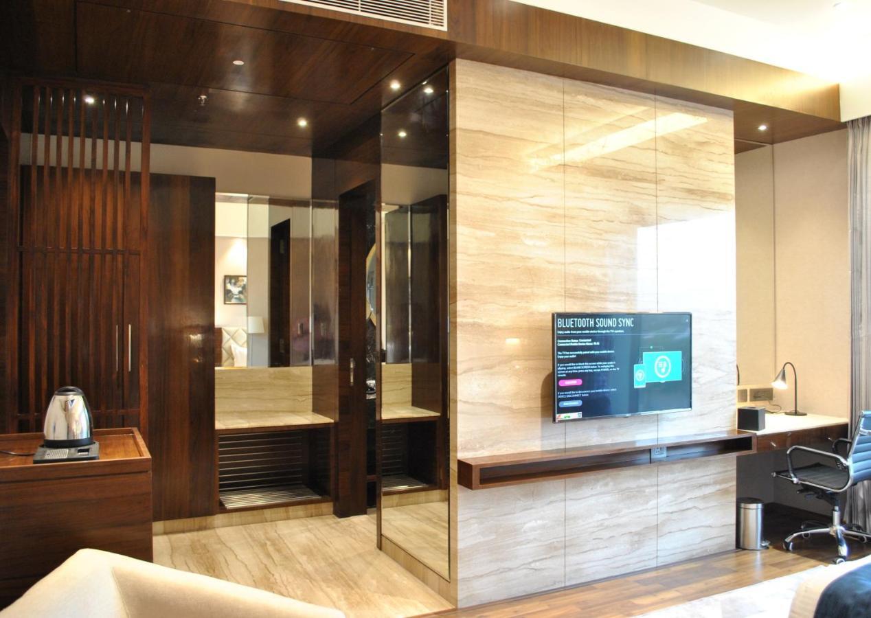 Hotel Ramada By Wyndham Gandhidham Shinay Exterior foto
