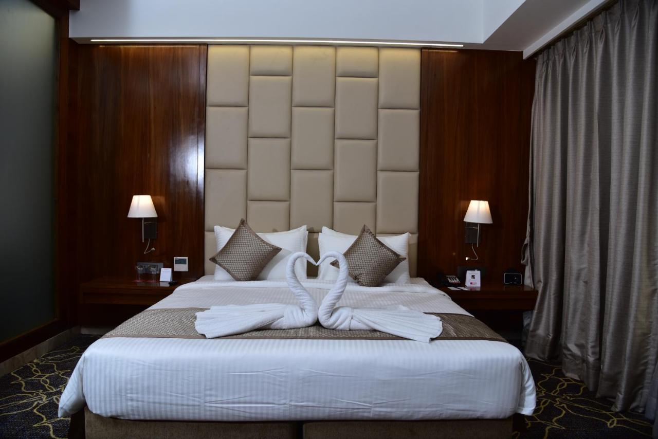 Hotel Ramada By Wyndham Gandhidham Shinay Exterior foto