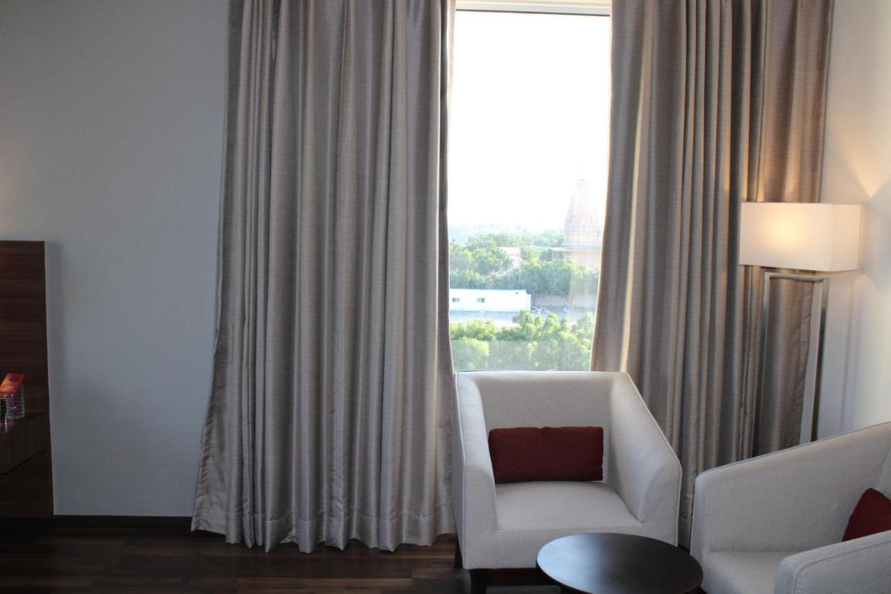 Hotel Ramada By Wyndham Gandhidham Shinay Exterior foto