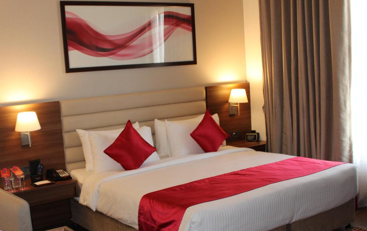 Hotel Ramada By Wyndham Gandhidham Shinay Exterior foto
