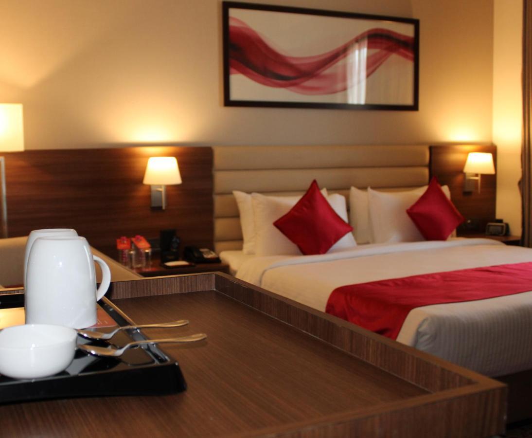 Hotel Ramada By Wyndham Gandhidham Shinay Exterior foto
