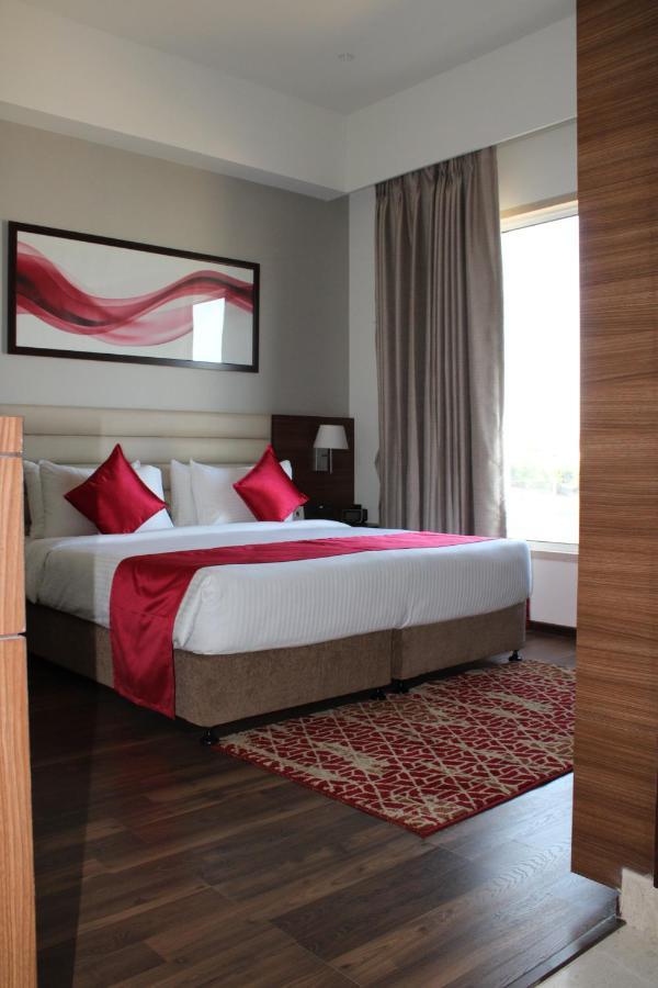 Hotel Ramada By Wyndham Gandhidham Shinay Exterior foto