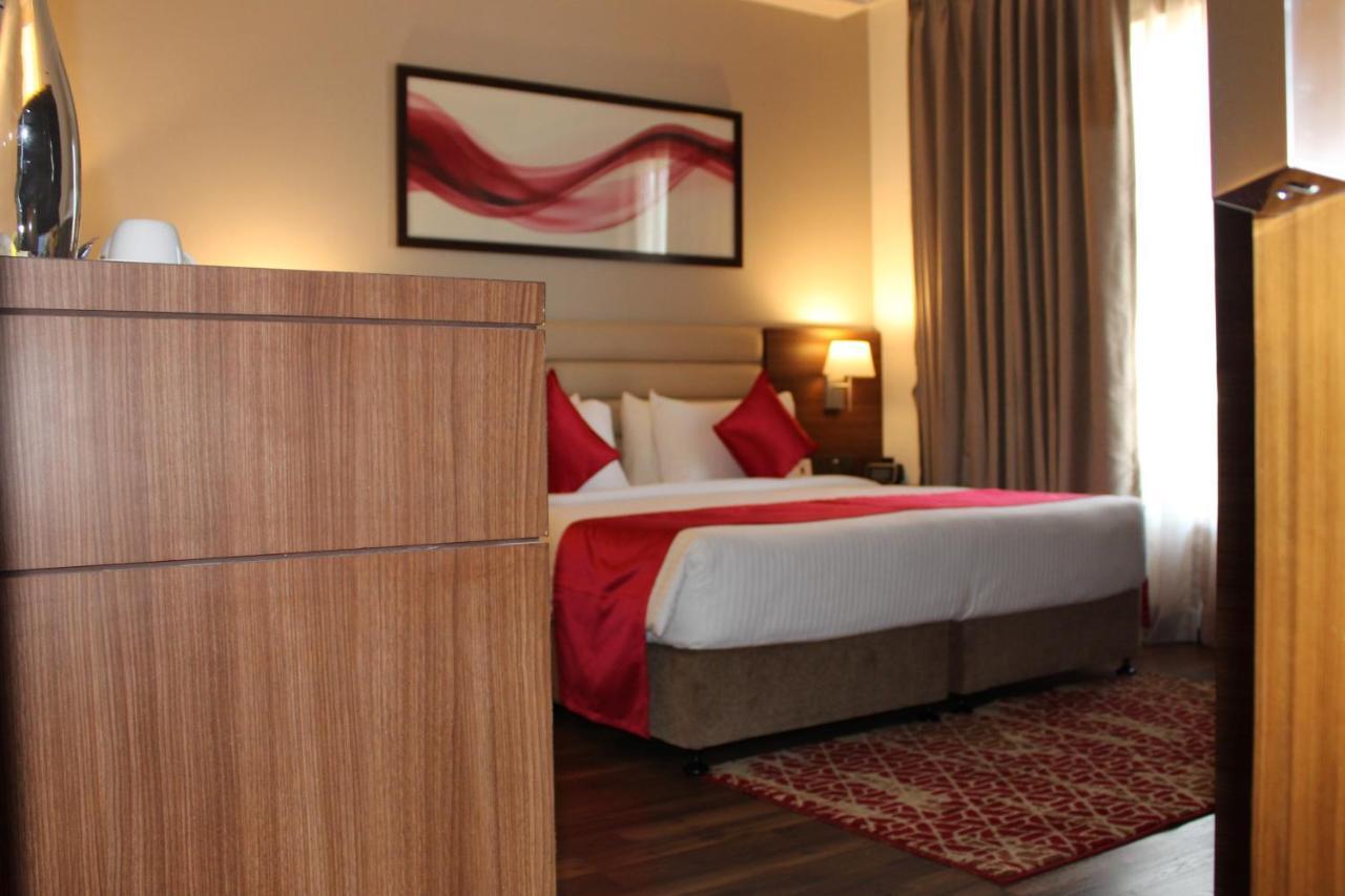 Hotel Ramada By Wyndham Gandhidham Shinay Exterior foto