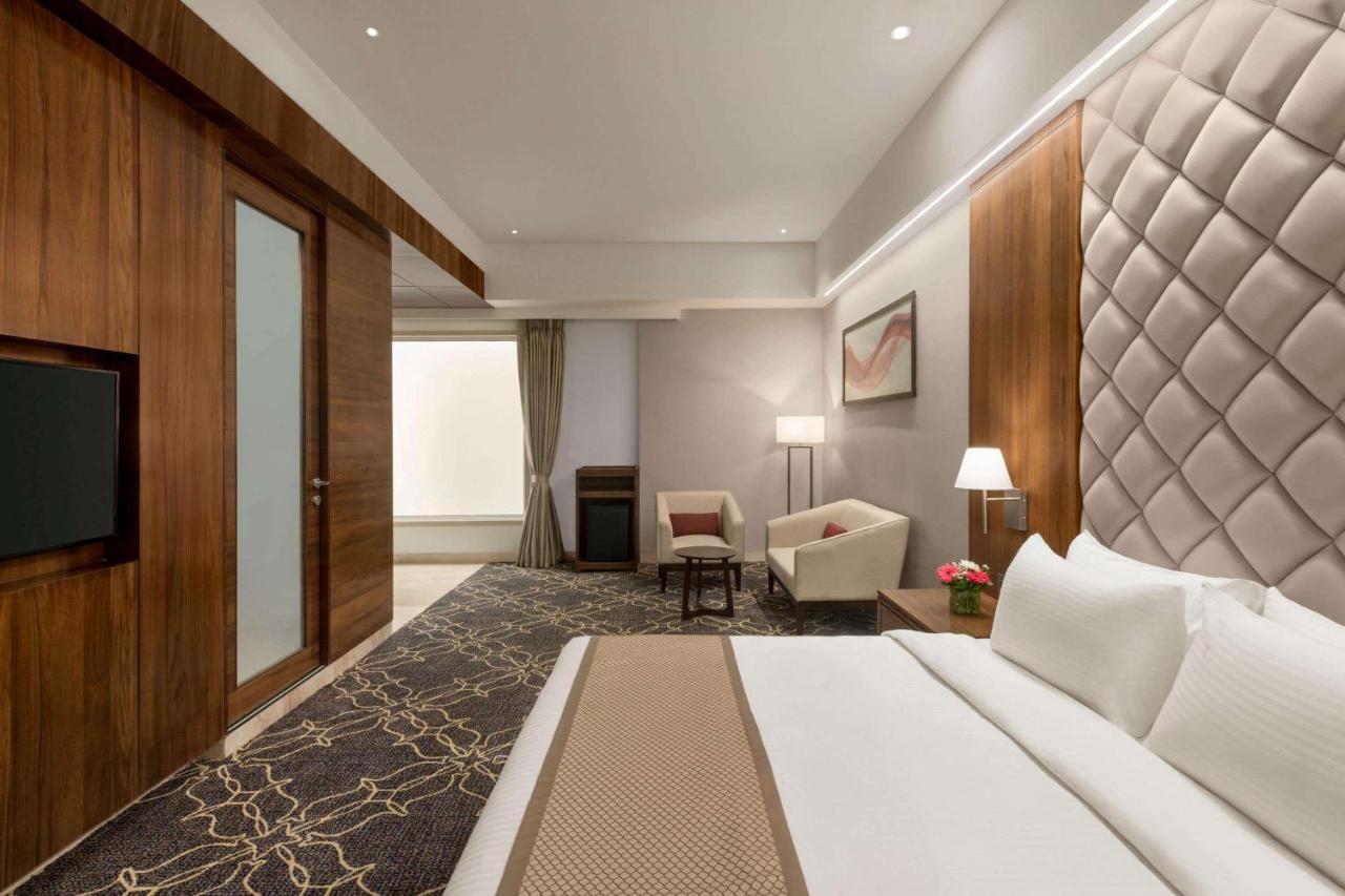 Hotel Ramada By Wyndham Gandhidham Shinay Exterior foto