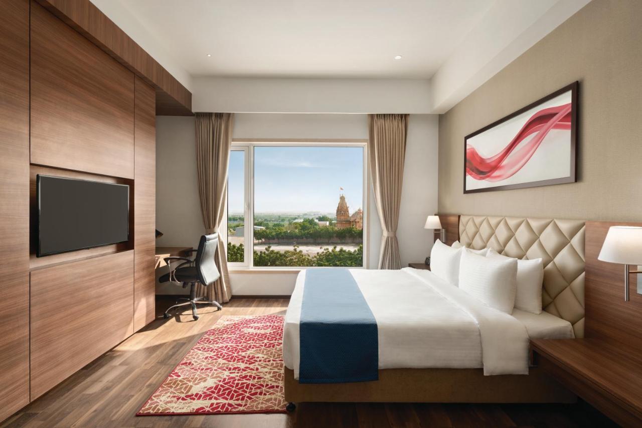 Hotel Ramada By Wyndham Gandhidham Shinay Exterior foto