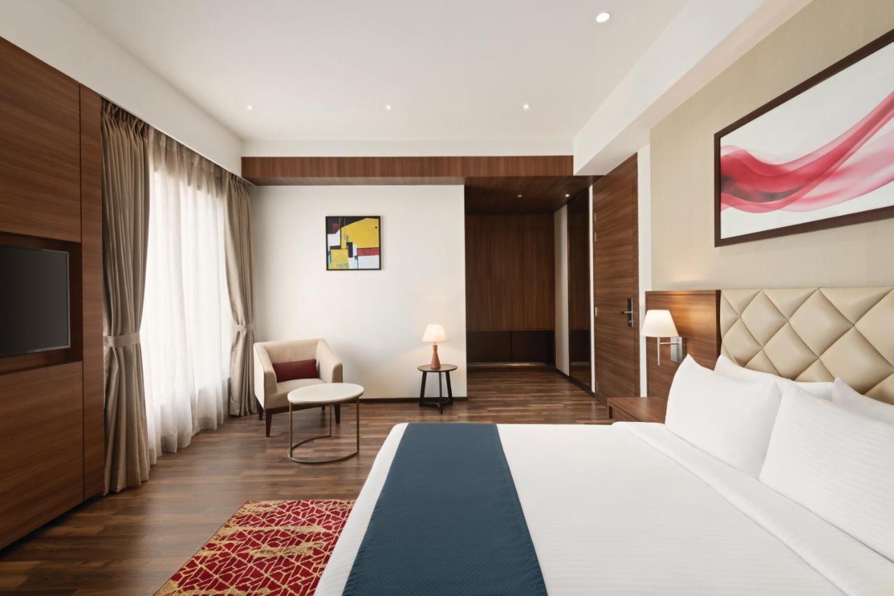 Hotel Ramada By Wyndham Gandhidham Shinay Exterior foto