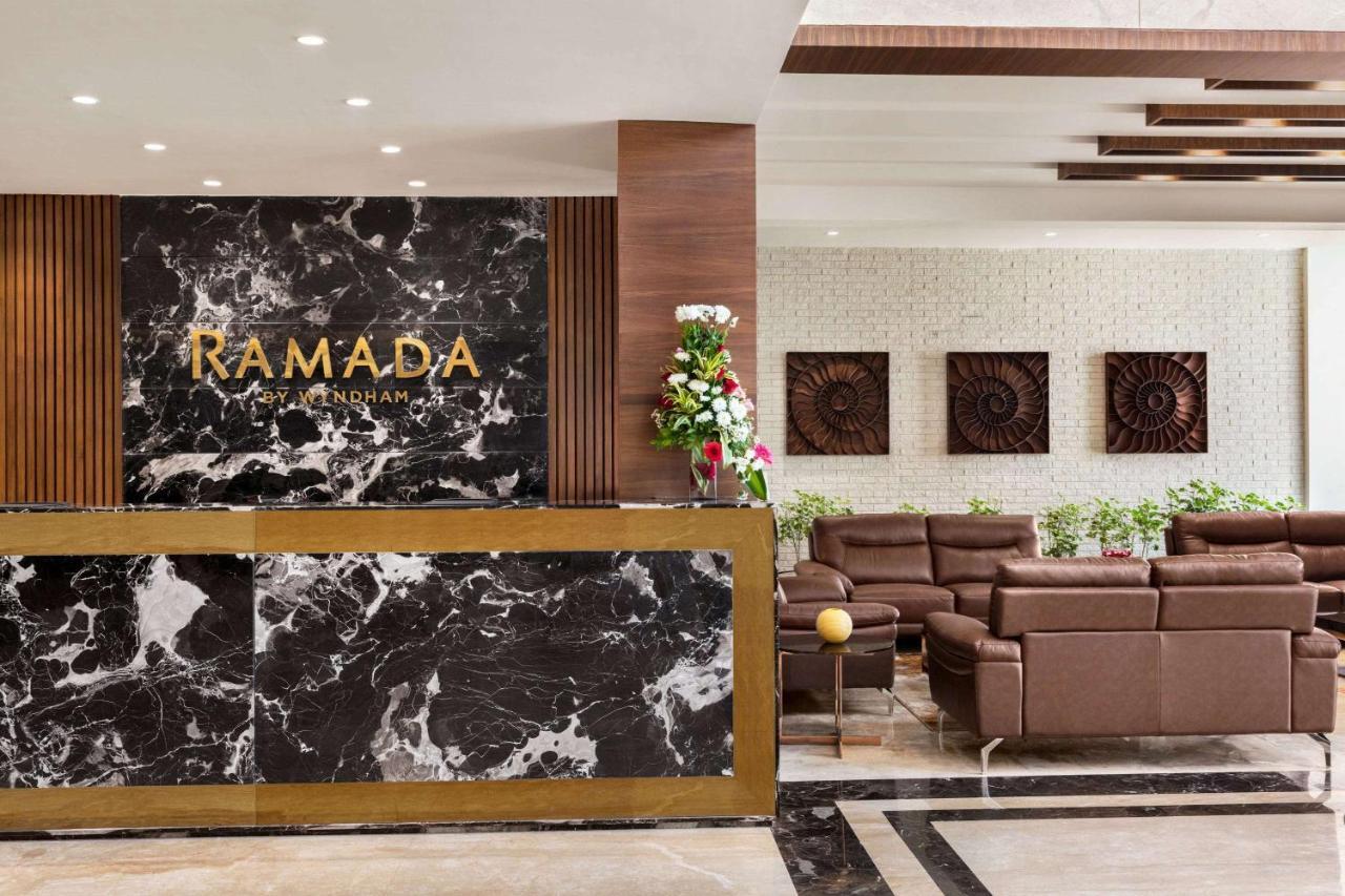 Hotel Ramada By Wyndham Gandhidham Shinay Exterior foto