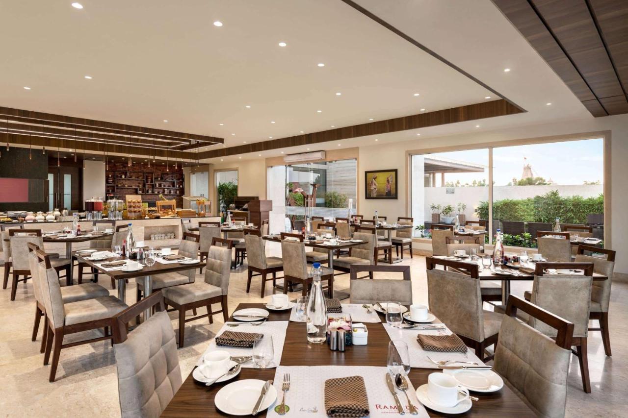 Hotel Ramada By Wyndham Gandhidham Shinay Exterior foto