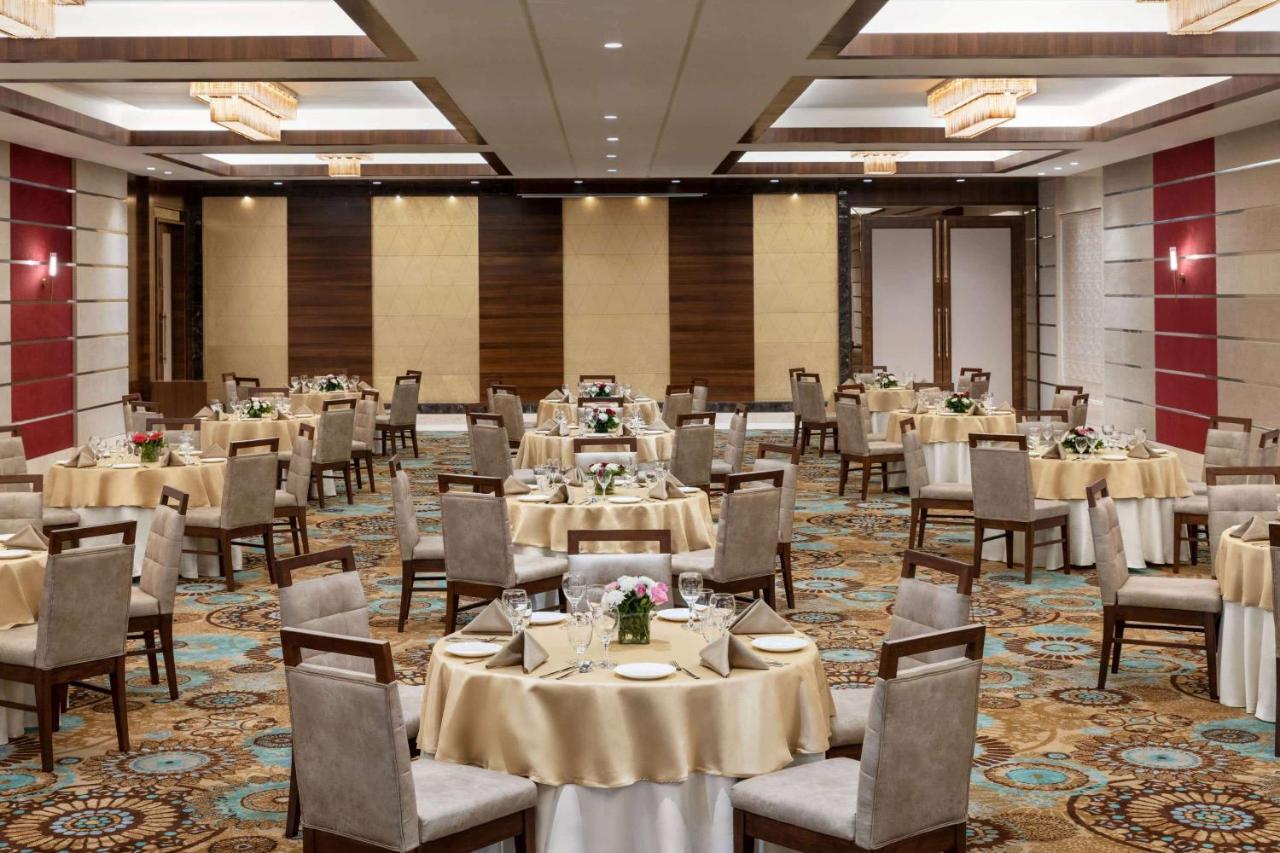 Hotel Ramada By Wyndham Gandhidham Shinay Exterior foto