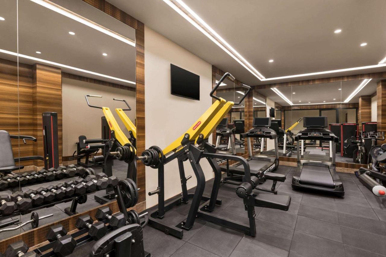 Hotel Ramada By Wyndham Gandhidham Shinay Exterior foto