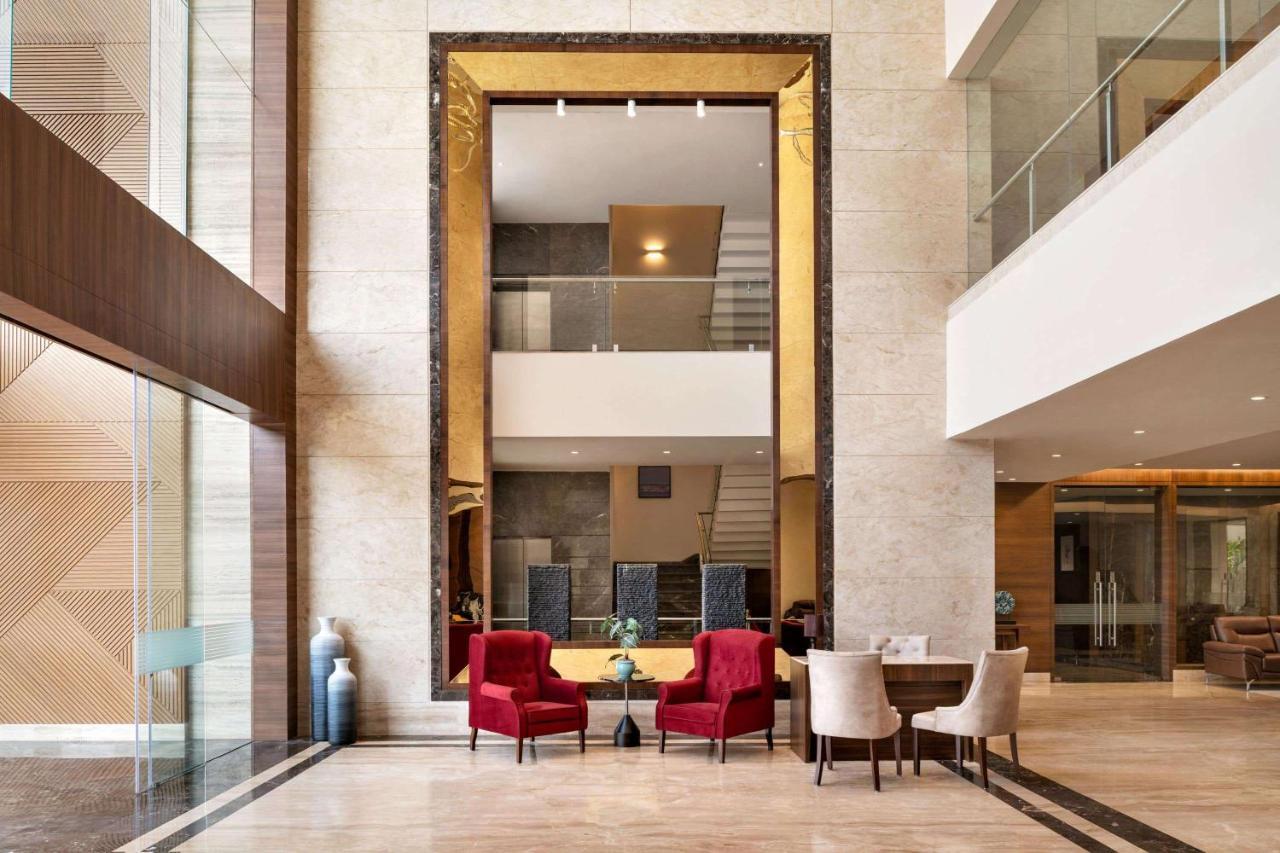 Hotel Ramada By Wyndham Gandhidham Shinay Exterior foto