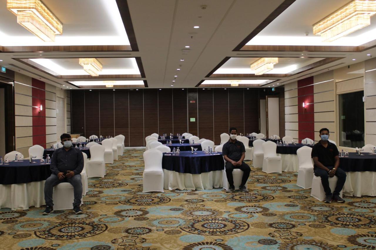 Hotel Ramada By Wyndham Gandhidham Shinay Exterior foto