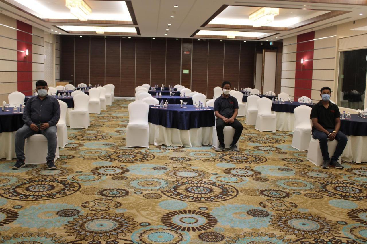 Hotel Ramada By Wyndham Gandhidham Shinay Exterior foto